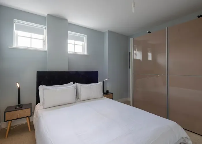 Luxurious Private One Bedroom Apartment