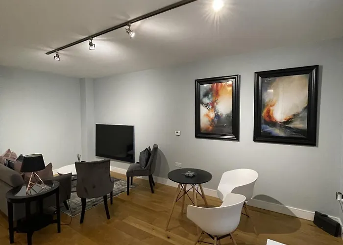 Luxurious Private One Bedroom Apartment