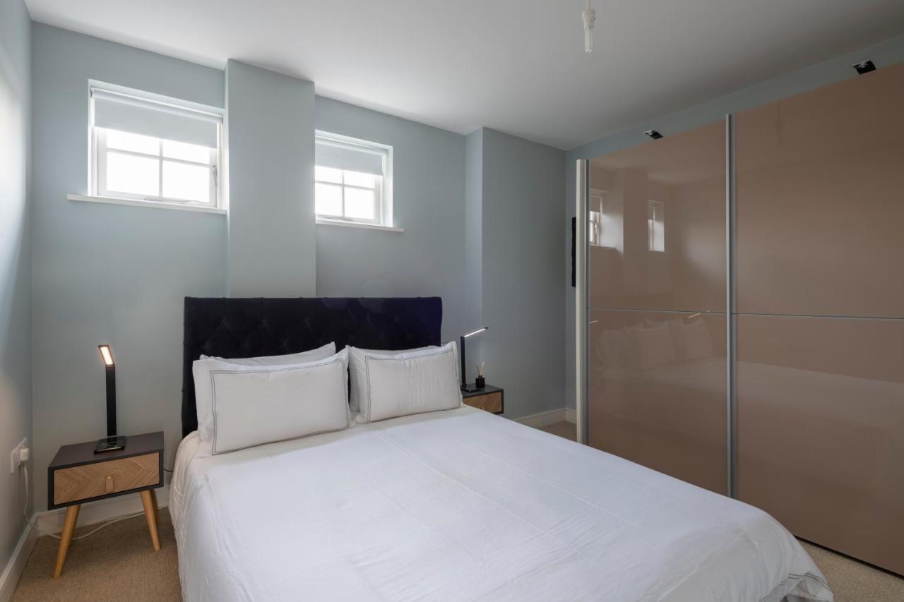 Luxurious Private One Bedroom *
