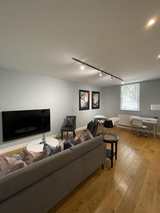 Luxurious Private One Bedroom Apartment *
